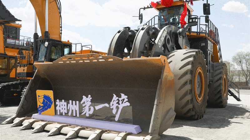 摊铺机定制材质：如何根据工况选择合适材料？**