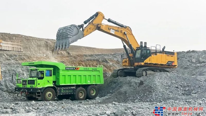 履带式挖掘机代理：参数解析与选型要点**